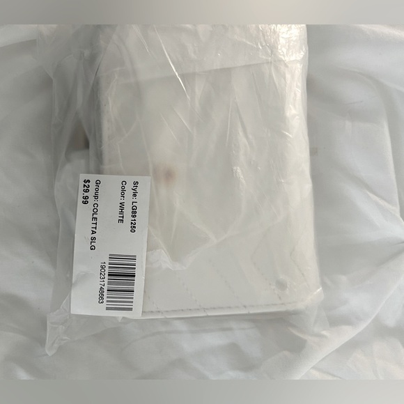 NWT Guess wallet in white - Picture 5 of 5